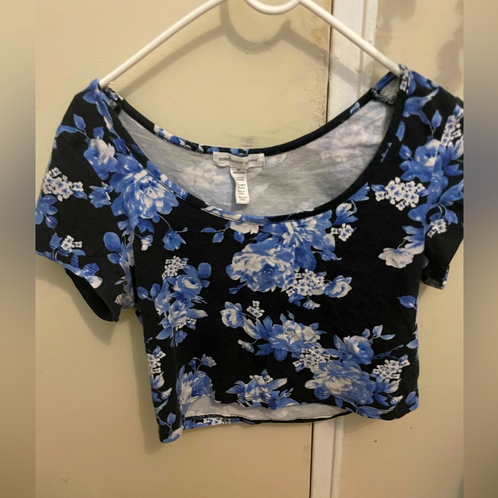 cropped floral shirt